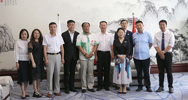 美國中國企業(yè)家協(xié)會(huì)加州主席王長勝等領(lǐng)導(dǎo)一行蒞臨集團(tuán)交流座談